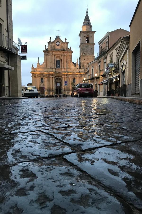 Sopra La Piazza Villa Agira Buitenkant foto