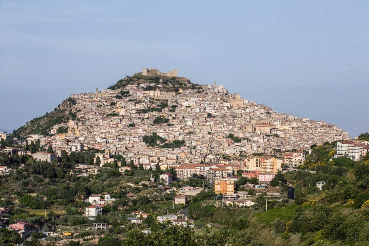 Sopra La Piazza Villa Agira Buitenkant foto